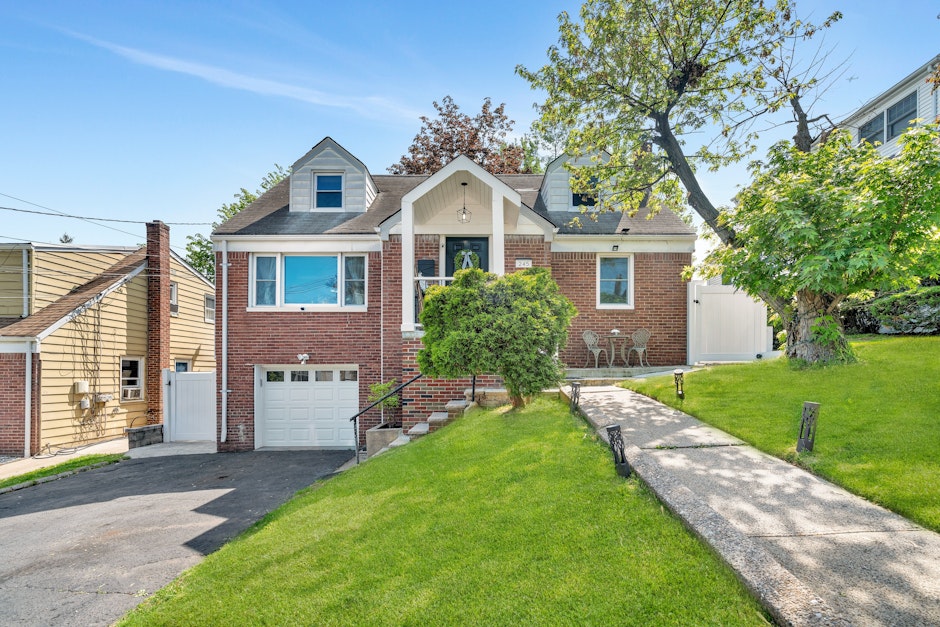 245 Standish Avenue, Hackensack, NJ 07601, Presented by Vivienne