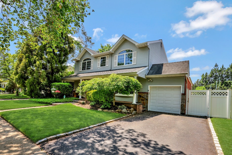 138 Norman Dr, East Meadow, NY 11554, Presented by Mara Navaretta