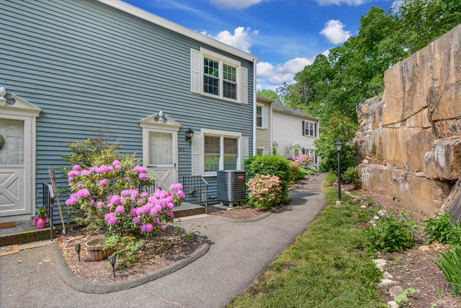 55 Mill Plain Road 285, Danbury, CT 06811, Presented by Jill Wolowitz