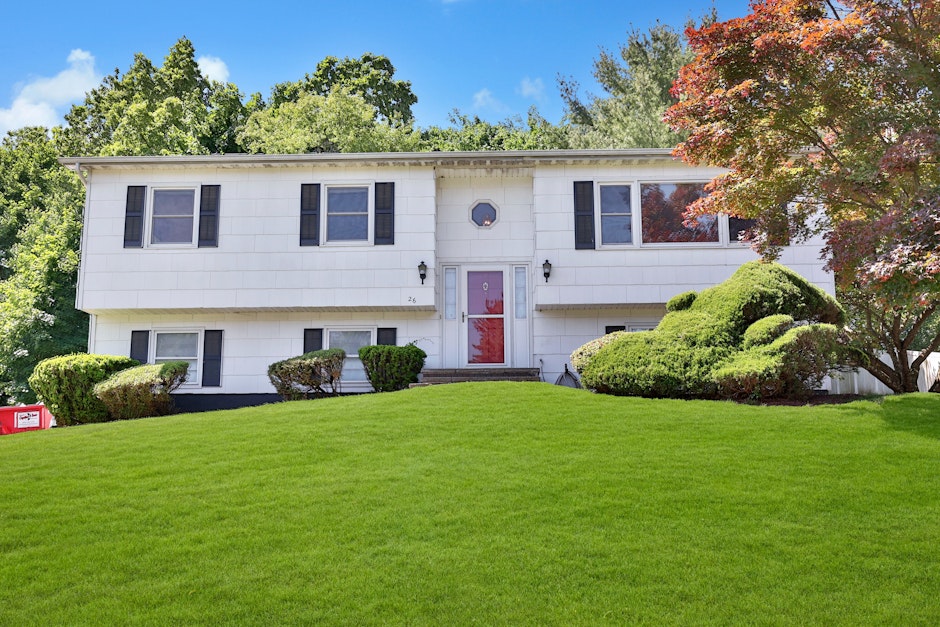 26 Spruce Drive, Stony Point, NY 10980, Presented by Margo Bohlin, Rand