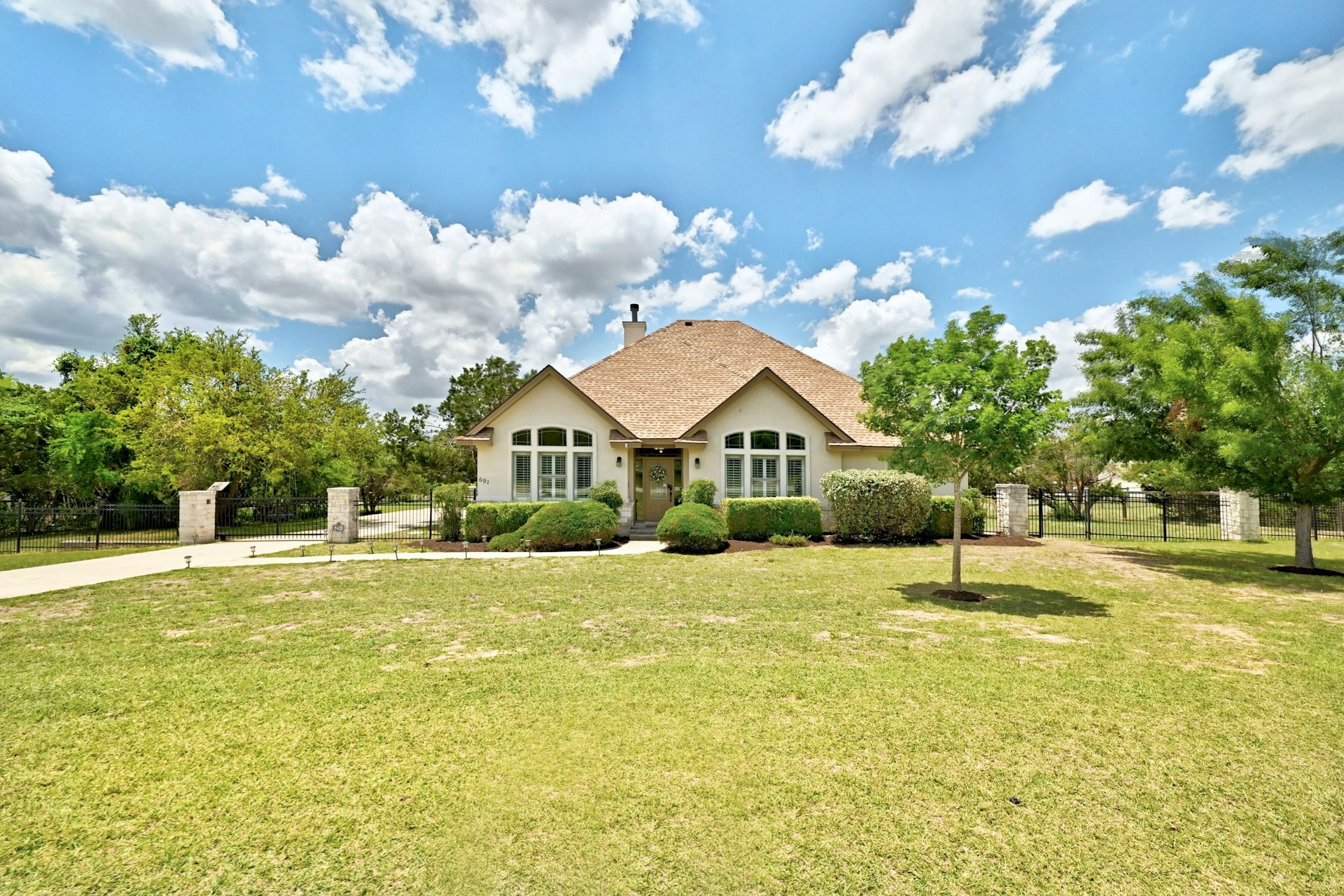 691 Broken Lance Drive, Dripping Springs, TX 78620, Presented by