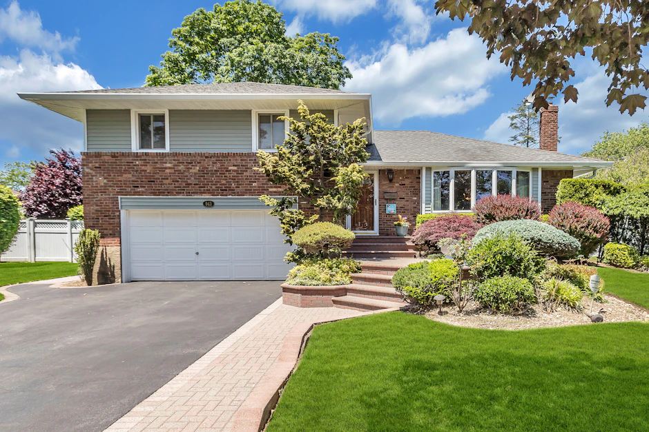 943 Roxbury Drive, Westbury, NY 11590, Presented by Nina Naqvi, Douglas