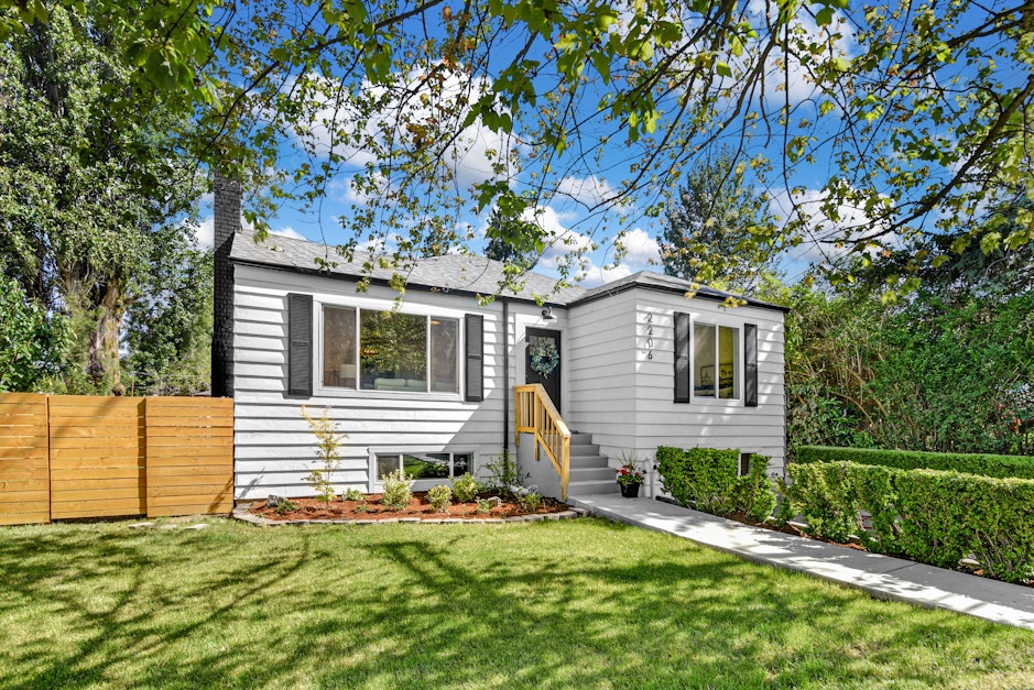 2206 South 128th Street, Burien, WA 98168, Presented by Susan Camerer