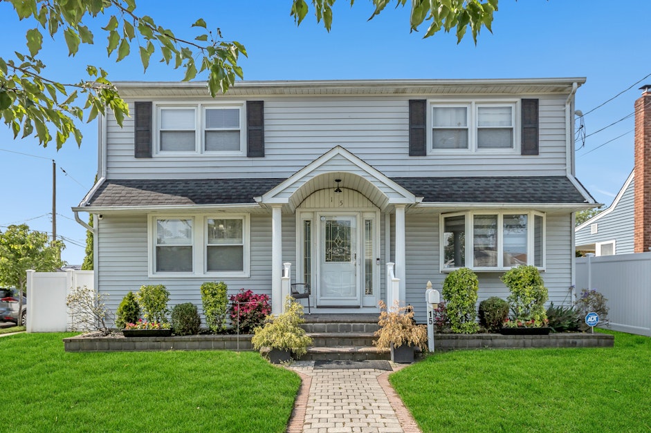 15 Virginia Avenue, Plainview, NY 11803, Presented by Robin Azougi