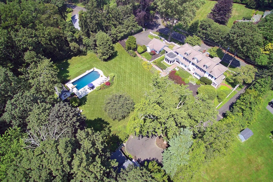 11 Shadow Lane, Ridgefield, CT 06877, Presented by Laura Ancona