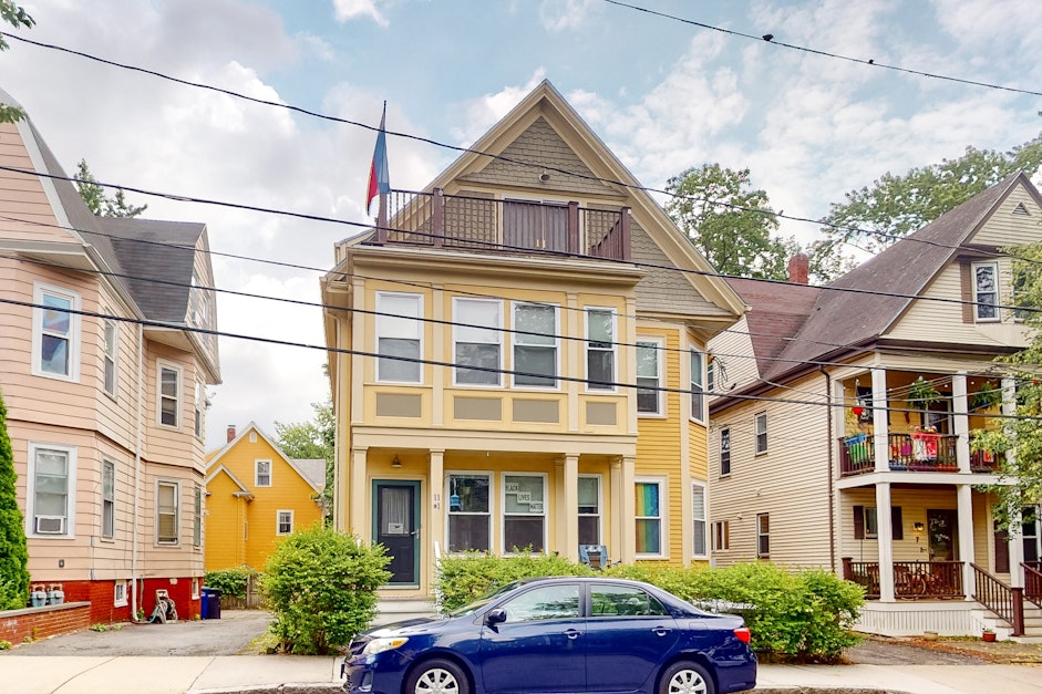 11 Rogers Avenue Unit 2, Somerville, MA 02144, Presented by Thalia