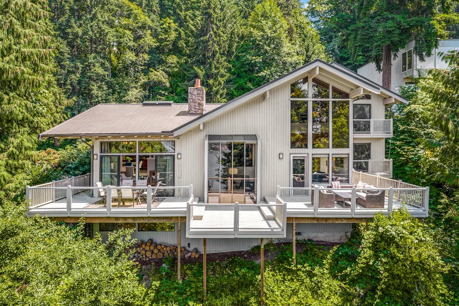 6211 Northeast 138th Place, Kirkland, WA 98034, Presented by Bryan