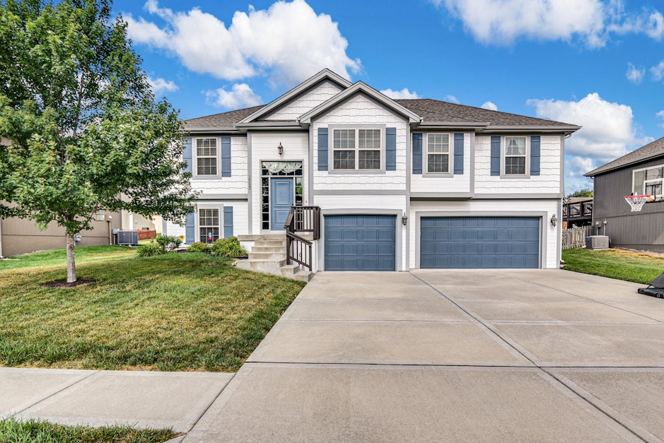 14622 Green Castle Street, Smithville, MO 64089, Presented by Luke