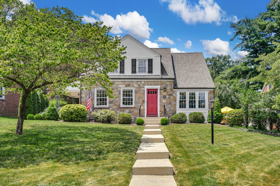 1127 Raymond Avenue, Bethlehem, PA 18018, Presented by Carol C. Dorey