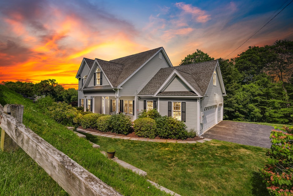 14 Hanover Road, Newtown, CT 06470, Presented by Paul Krumins, Higgins