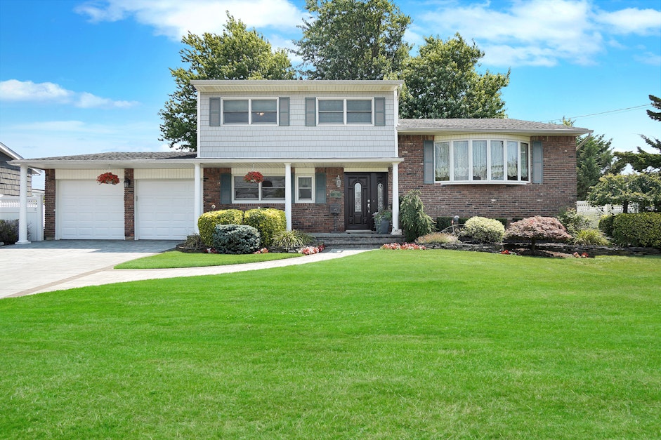 36 Stillwater Avenue, Massapequa, NY 11758, Presented by Anne Concannon