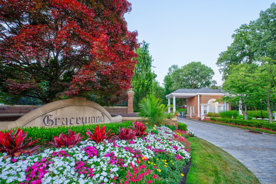 49 Claridge Circle, Manhasset, NY 11030, Presented by Rosalyn Meyer