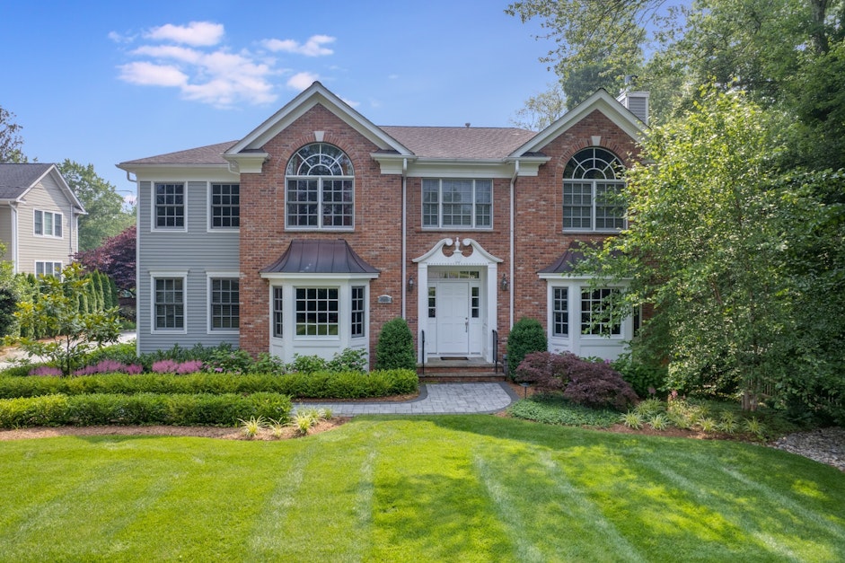 243 Southern Boulevard, Chatham Township, NJ 07928, Presented by Sue