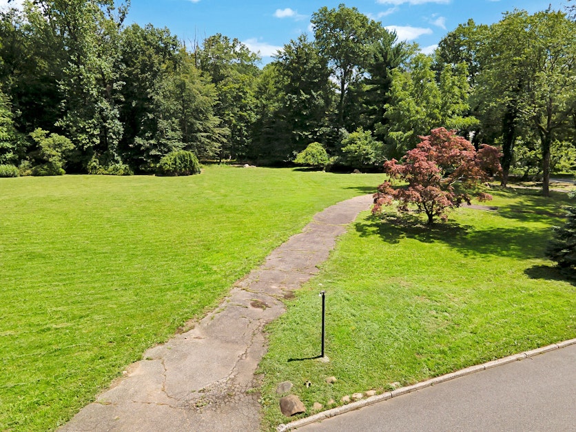 40 Deerhill Drive, HoHoKus, NJ 07423, Presented by Andres Ospina, Keller Williams Park Views