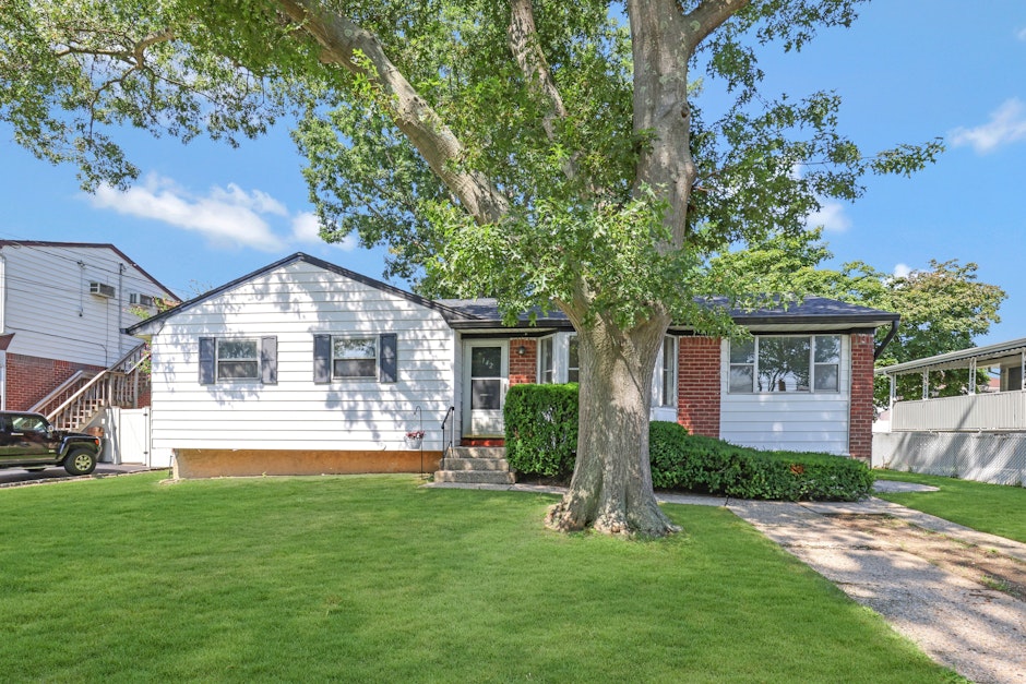 142 Burlington Avenue, Deer Park, NY 11729, Presented by Peggy Kiesel