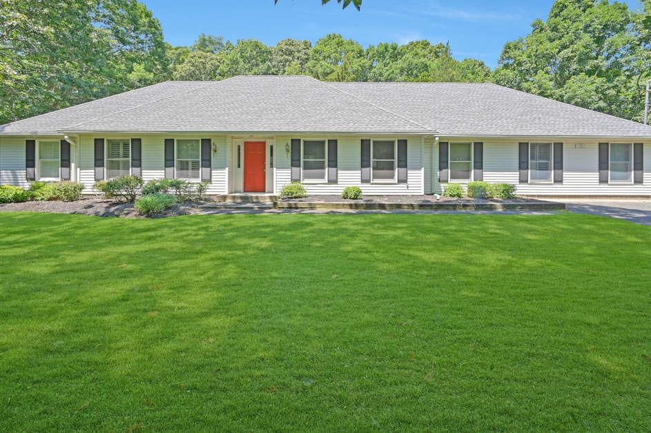 75 Reydon Drive, Southold, NY 11971, Presented by Nancy J. Cervelli