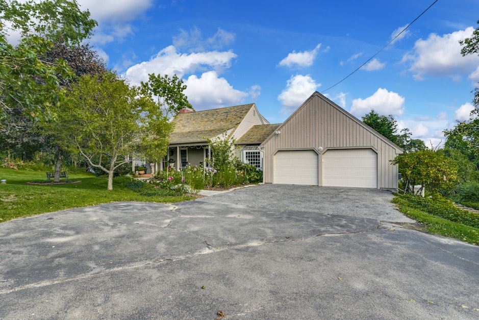 591 Upper Grassy Hill Road, Woodbury, CT 06798, Presented by Jill