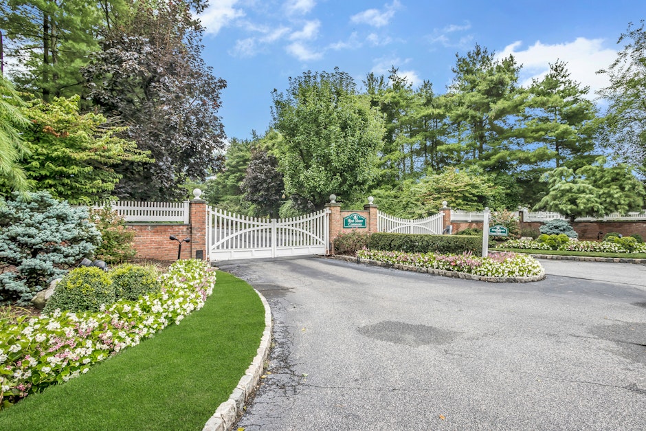 4 Southdown Court, Huntington, NY 11743, Presented by James McKenna