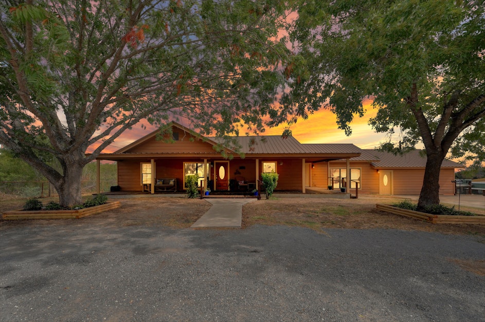 1233 HOOVER, LULING, TX 78648, Presented by Ginger Robbins, Riata Real