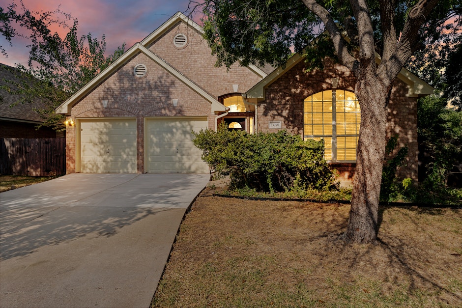 13201 Calf Roping Trail, Austin, TX 78727, Presented by Juston Martinez