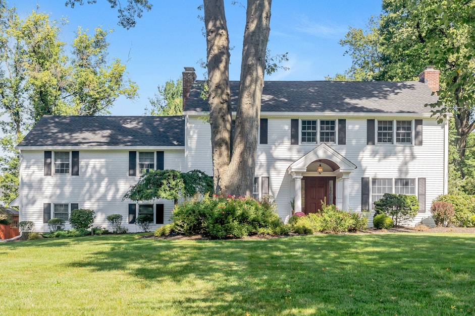 372 Carriage Lane, Wyckoff, NJ 07481, Presented by Mindy Felixbrod, Keller Williams village