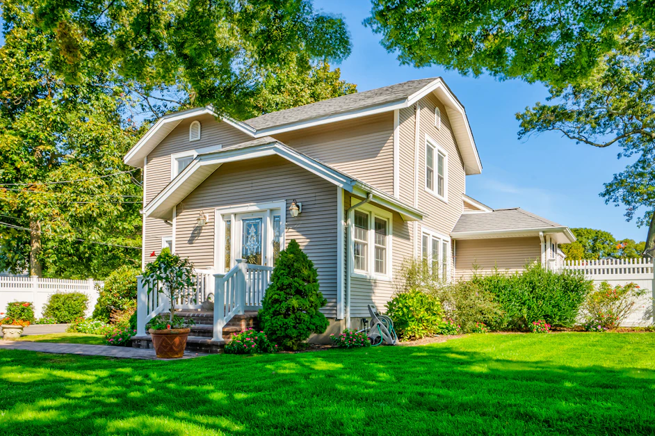 31 Roosevelt Avenue, East Northport, NY 11731, Presented by Debra Newton, Signature Premier