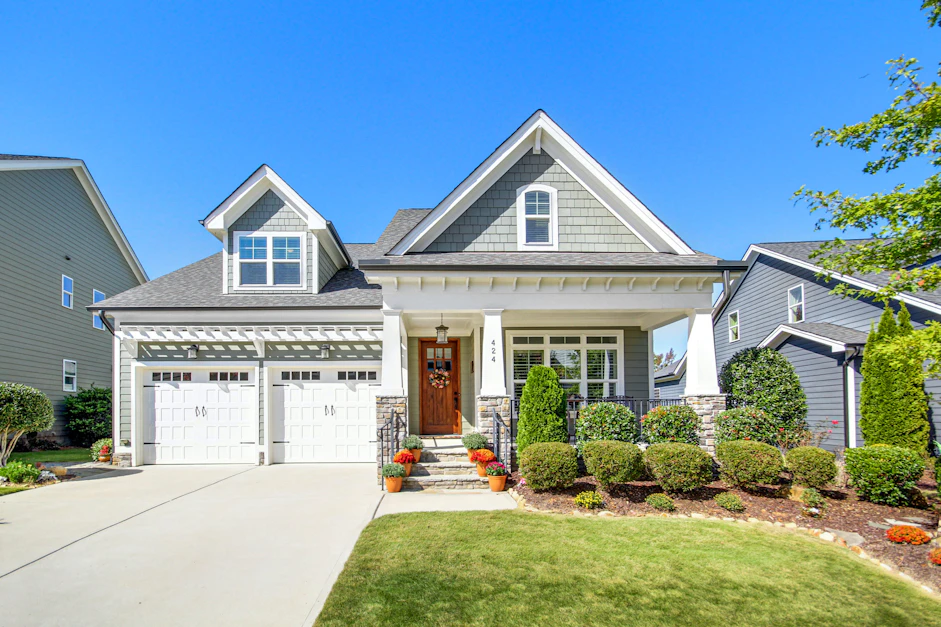 424 Cliffdale Road, Chapel Hill, NC 27516, Presented by Barbara Pater