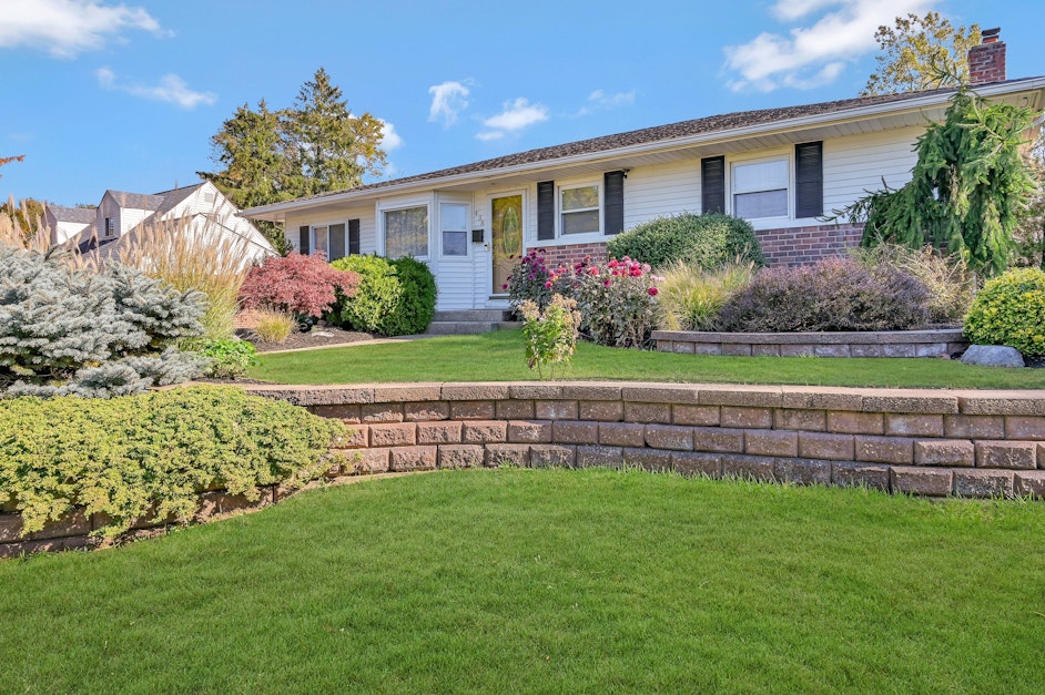 438 Townline Rd, Commack, NY 11725, Presented by Katrina Taylor