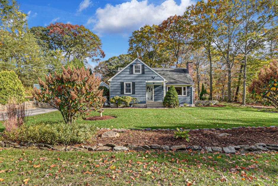 32 Foster Avenue, Trumbull, CT 06611, Presented by Sandra Macauda, William Raveis Real Estate