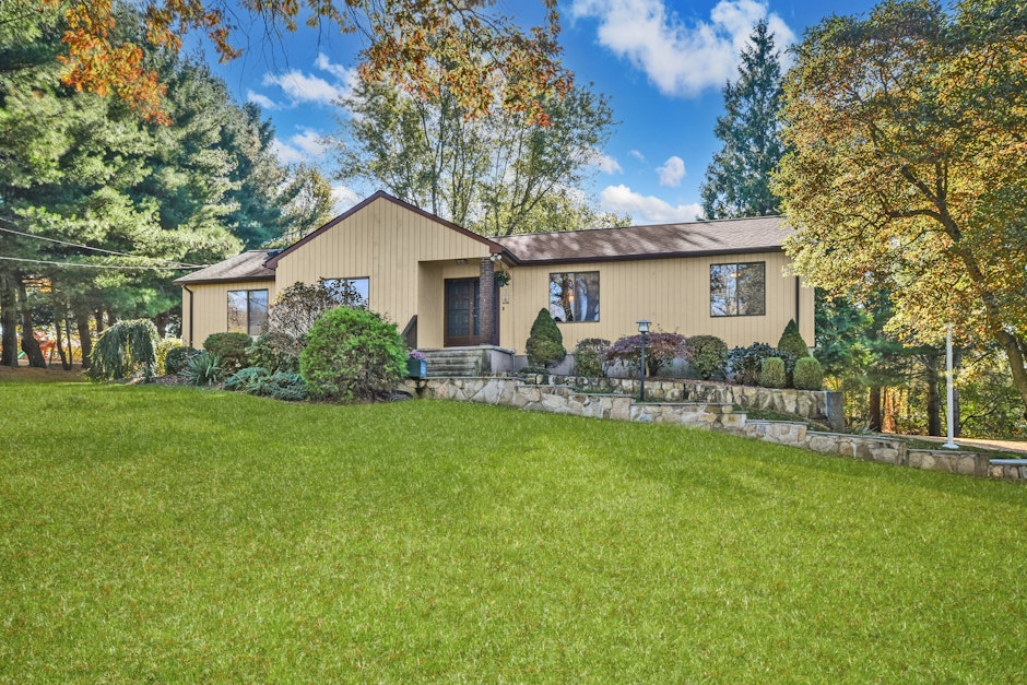 12 Beardsley Road, Shelton, CT 06880, Presented by Cheryl PetrinoCusa