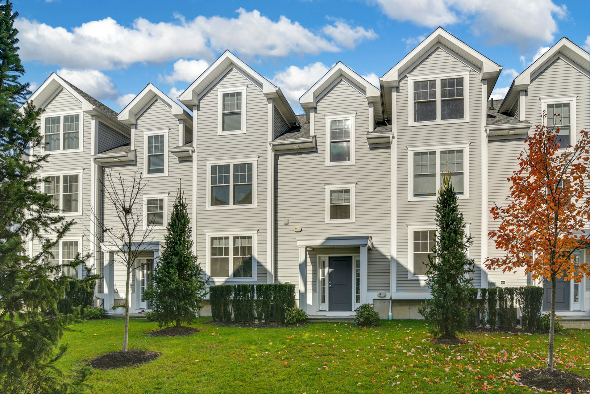 115 Colonial Road, Stamford, CT 06906, Presented by John Engel, Douglas