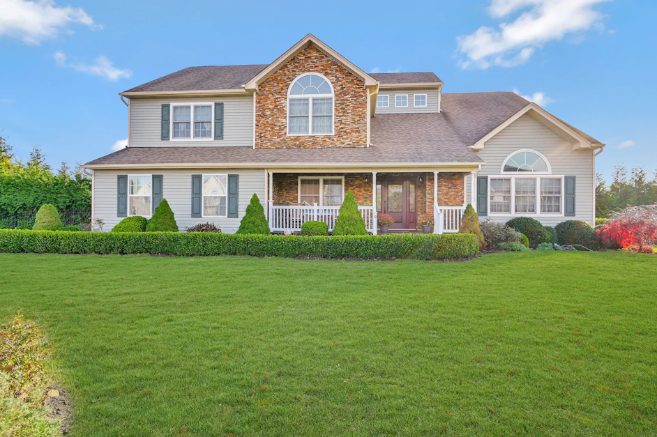 12 Dogwood Lane, East Moriches, NY 11940, Presented by Lois Klein