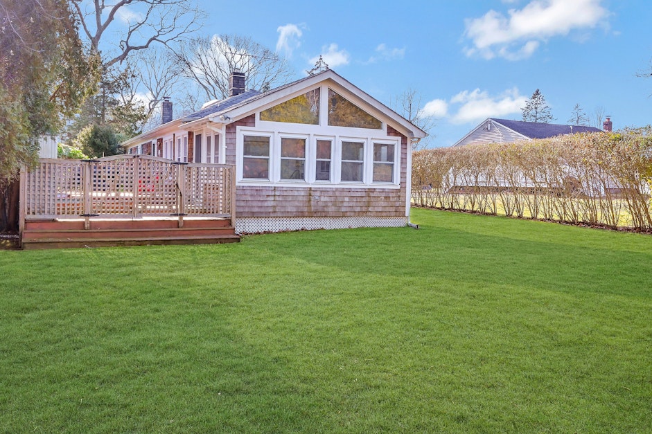 3985 Pequash Avenue, Cutchogue, NY 11935, Presented by Nancy J