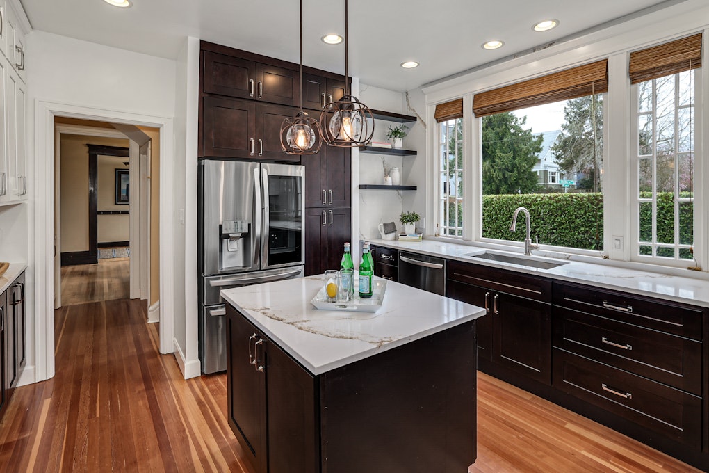 926 E Shelby Street, Seattle, WA 98102, Presented by Julie Bouscaren