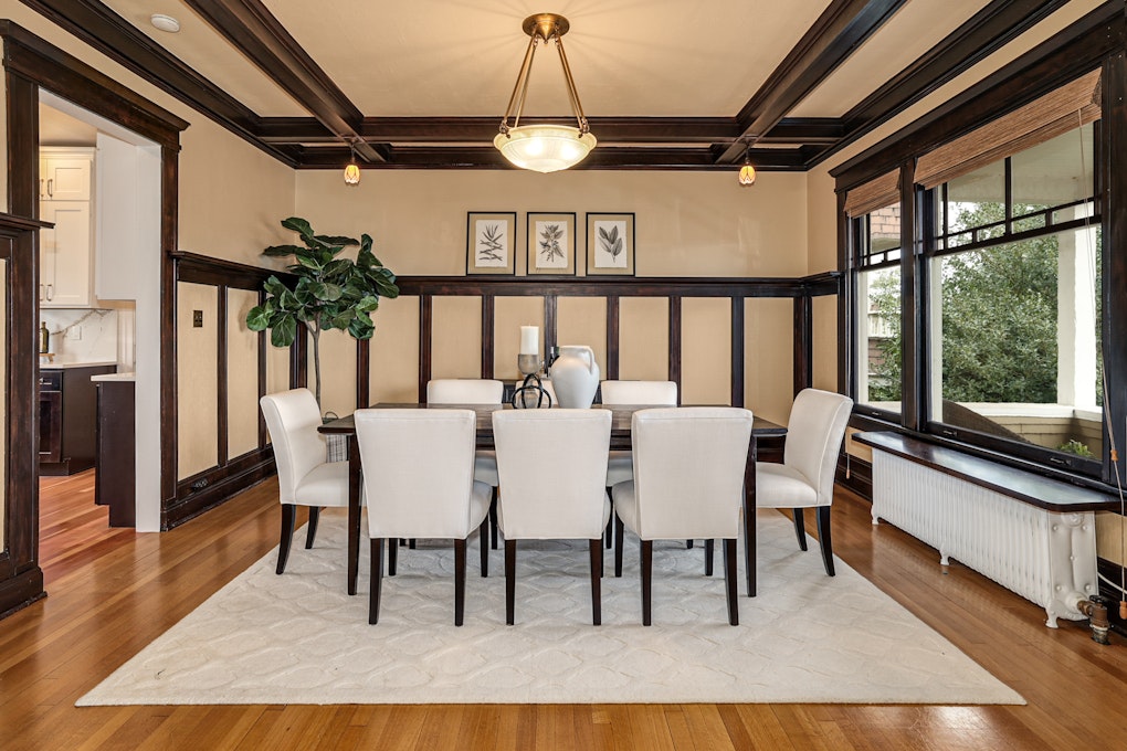 926 E Shelby Street, Seattle, WA 98102, Presented by Julie Bouscaren