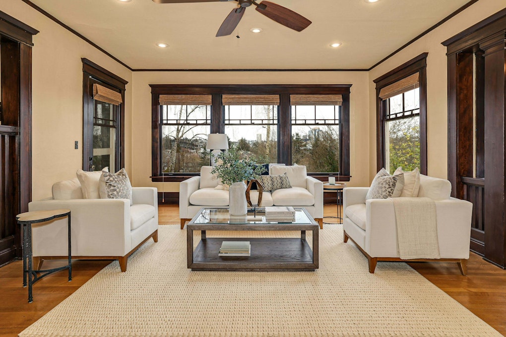 926 E Shelby Street, Seattle, WA 98102, Presented by Julie Bouscaren