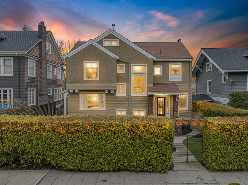 926 E Shelby Street, Seattle, WA 98102, Presented by Julie Bouscaren