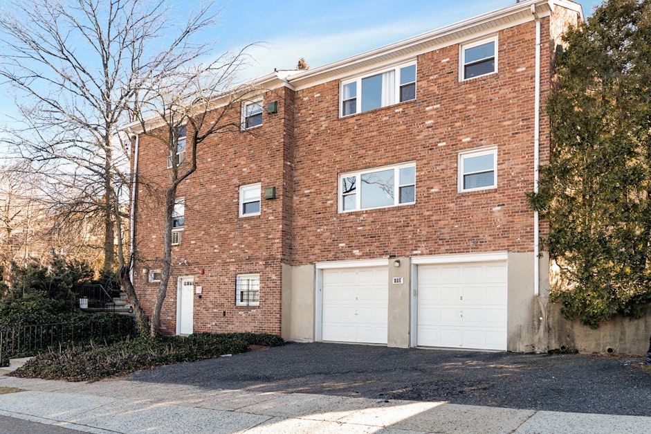 172 Fort Lee Road1 S, Leonia, NJ 07605, Presented by Christina Gibbons, Christieâ€™s