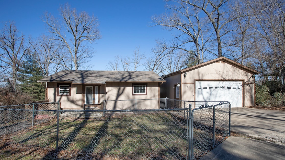 29 Cliff House Acres Circle, Camdenton, MO 65020, Presented by Nancy