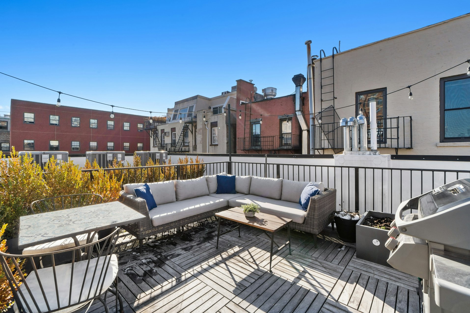 61 14th St PH4, Hoboken, NJ 07030, Presented by Thomas Courtenay