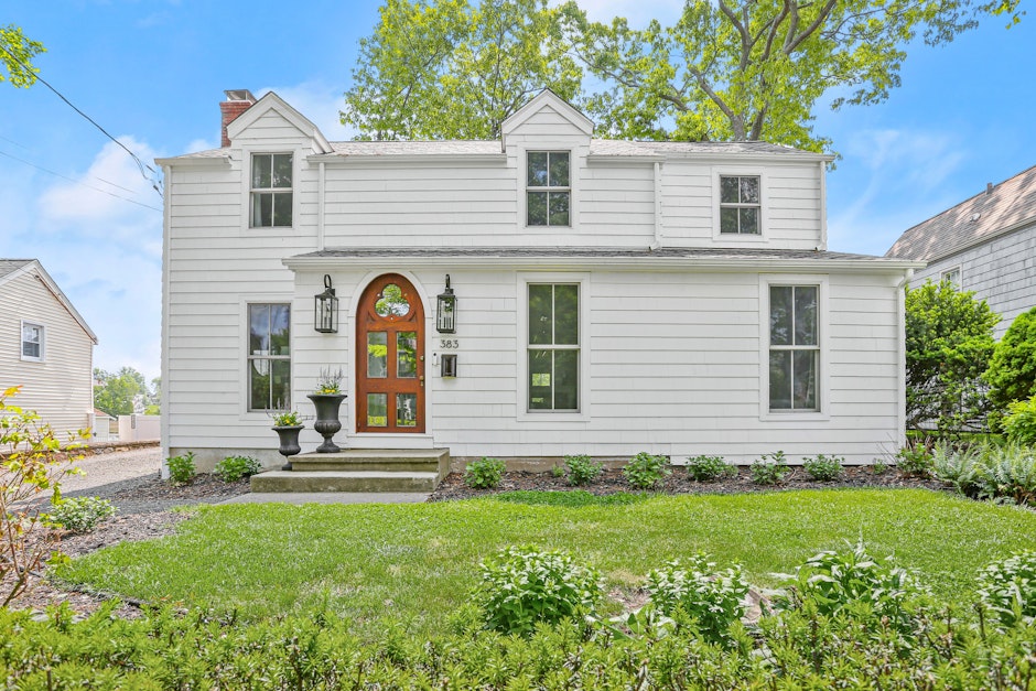 383 Riverside Drive, Fairfield, CT 06824, Presented by Kelly Higgins