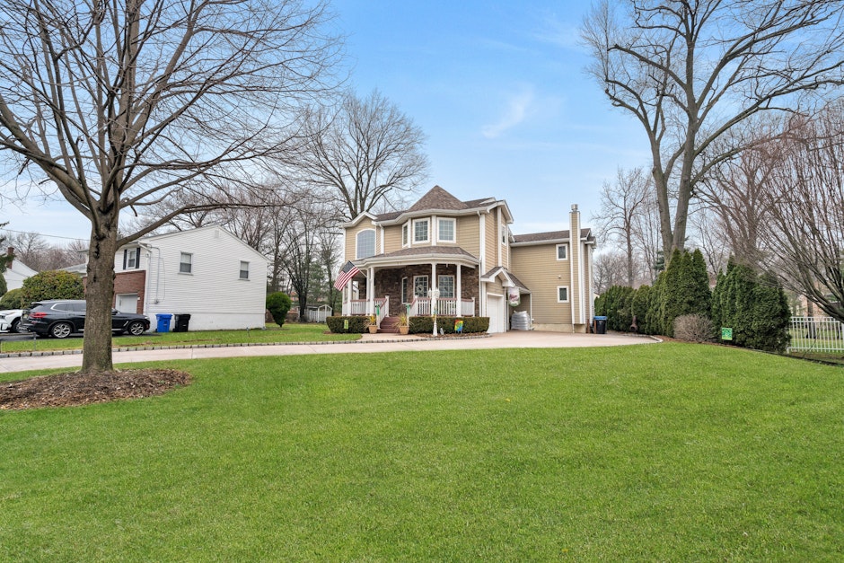 57 Fairmount Place, Paramus, NJ 07652, Presented by Christian DiStasio, Prominent Properties