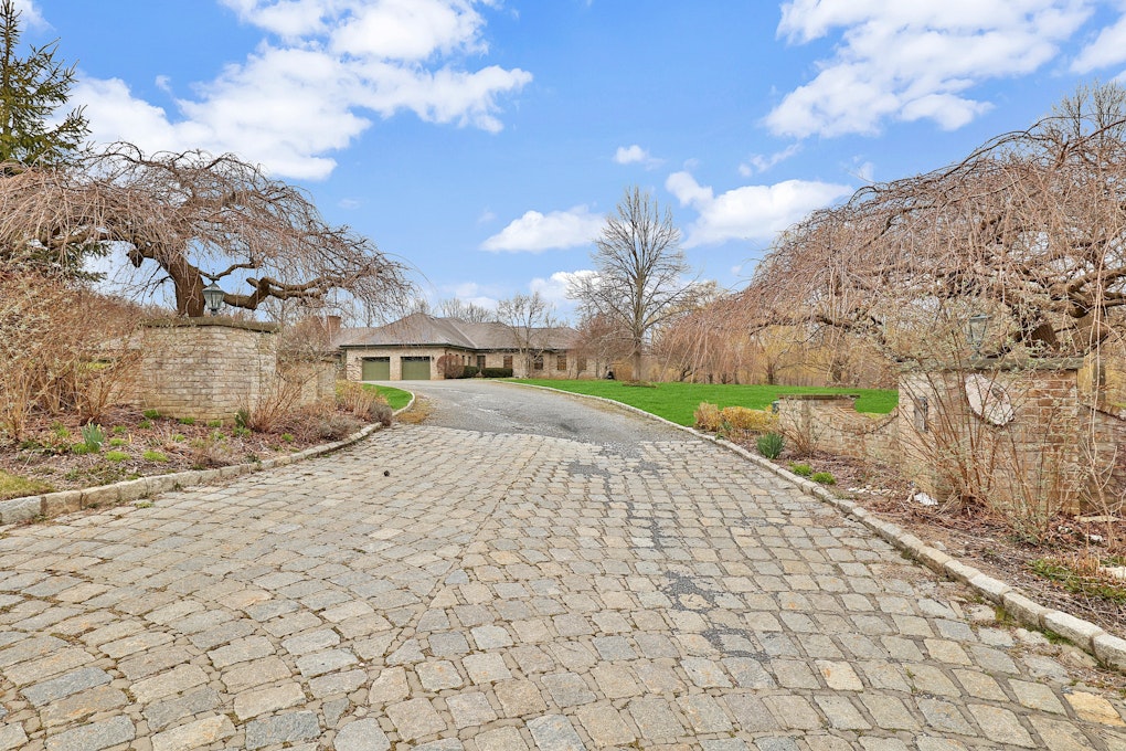 4 6 Wampus Lake Drive, Armonk, NY 10504, Presented by Patricia