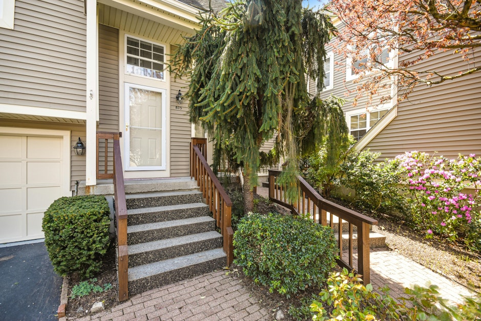 805 foxboro 805, Norwalk, CT 06851, Presented by Lori Elkins Ferber