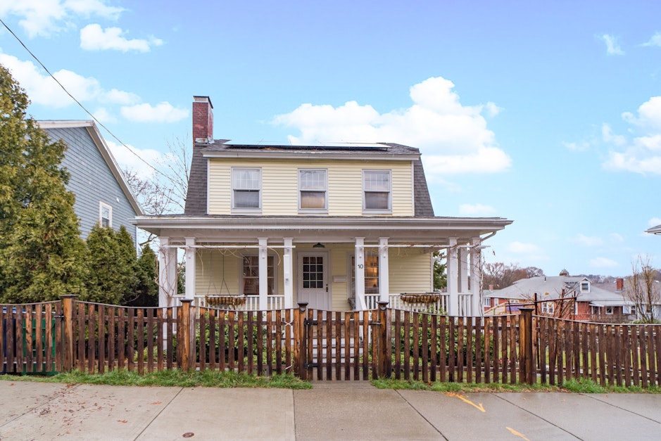 10 Rogers Street, Newton, MA 02458, Presented by Irina Spiegel, Benoit