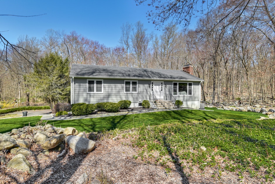 18 Sugarbush, Wilton, CT 06897, Presented by Debi Orr, HomeVision llc