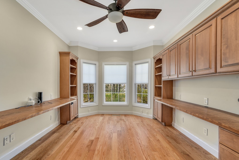 526 Barrack Hill, Ridgefield, CT 06877, Presented by Debi Orr