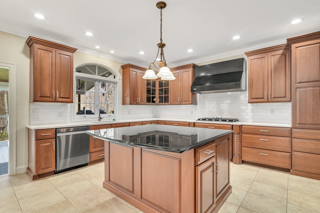 526 Barrack Hill, Ridgefield, CT 06877, Presented by Debi Orr