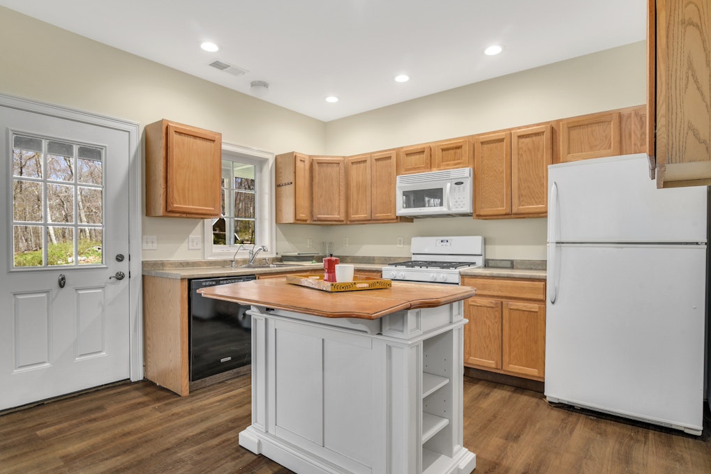 526 Barrack Hill, Ridgefield, CT 06877, Presented by Debi Orr