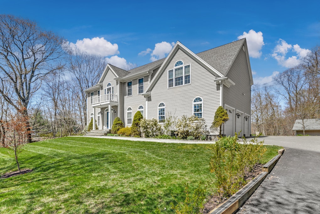 526 Barrack Hill, Ridgefield, CT 06877, Presented by Debi Orr